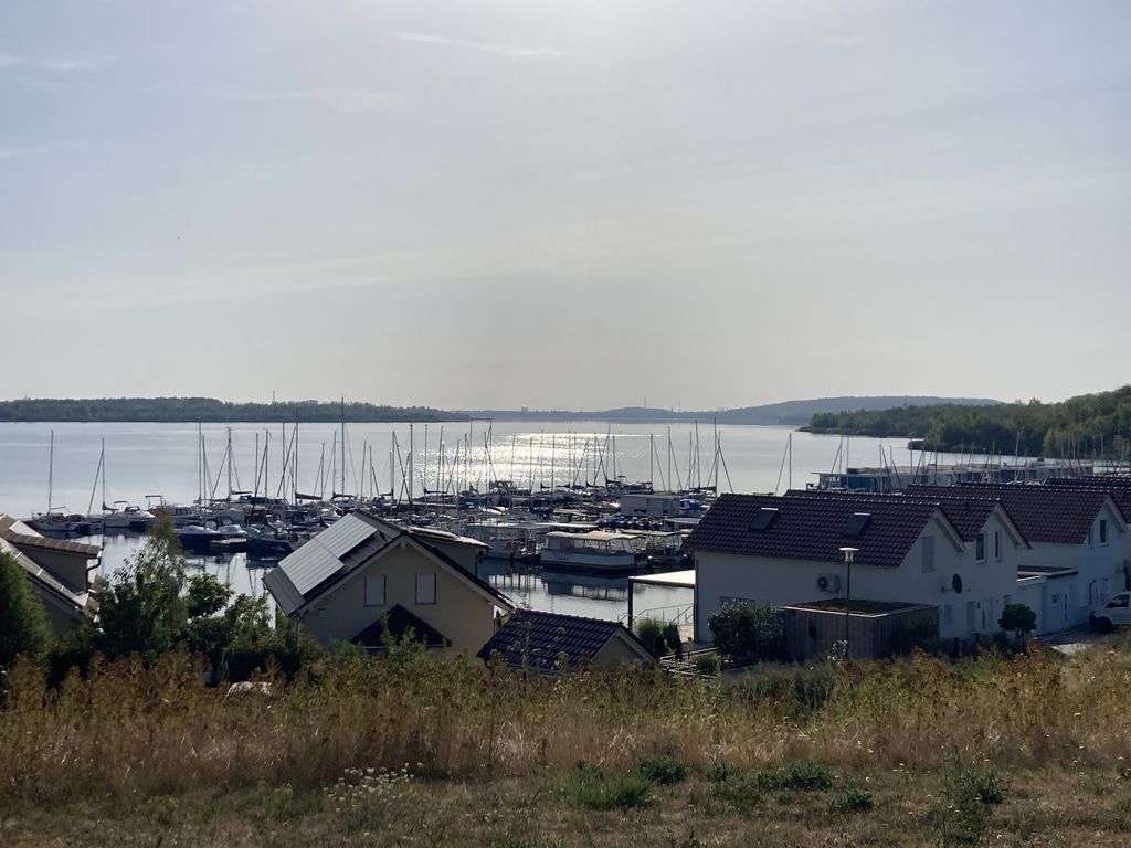 Blick auf die Marina von Müscheln